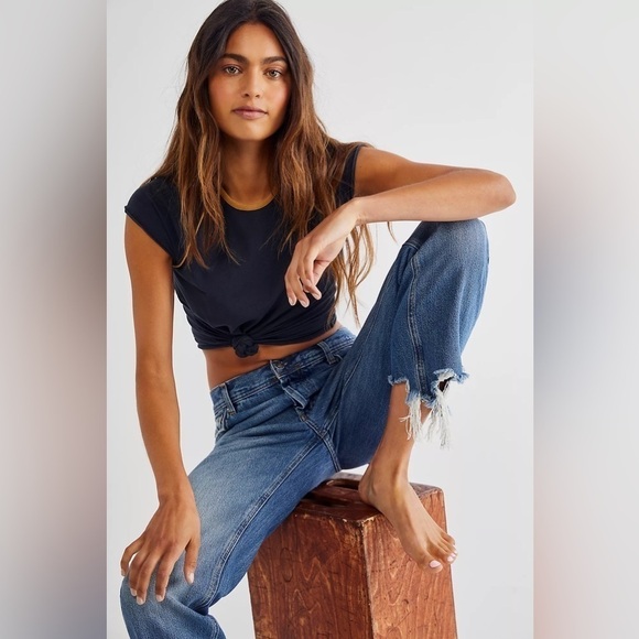 NWT FREE PEOPLE Maggie Mid Rise Straight Jeans Size 25 - Picture 3 of 7